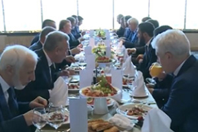 Чеченское ТВ показало, как Кадыров и Кобяков вместе пообедали