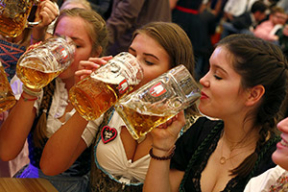 Какие бюсты на «Октоберфесте»!