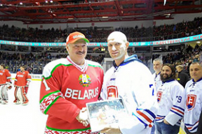 Словацкий защитник: «Когда играли с командой Лукашенко, никто не хотел касаться его на льду – все-таки уважаемый человек»