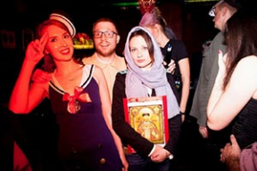 Фотожабы: «В стране, где каждый день Хэллоуин, глупо отмечать его раз в году»