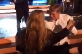 Зажигательный медляк пресс-секретаря президента России в торговом центре. Видеофакт