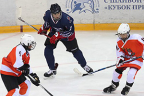 Коля Лукашенко на льду. Фотофакт