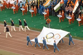 Когда и как спортсмены выступали на Играх без флага своей страны