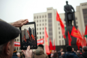 «Беларусь десятилетиями празднует советские праздники без оглядки на «неоднозначность оценок»