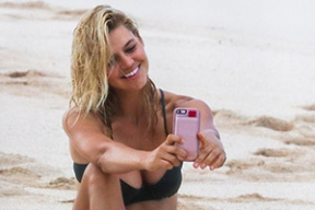 Бывшая девушка Ди Каприо засветилась топлесс на пляже