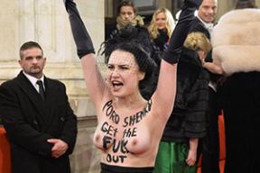 Активистка Femen разделась на Венском балу, чтобы изгнать Порошенко