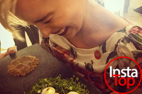 Шутка дня. Эмилия Кларк смеется над мини-«драконьими яйцами»