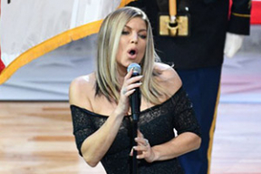 Как НЕ надо петь гимн. Видеофакт