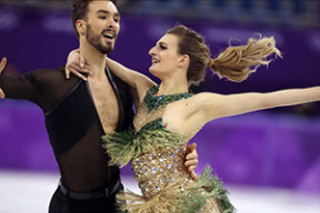 У фигуристки, претендующей на золото, во время выступления обнажилась грудь