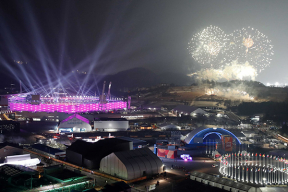 На открытии Олимпиады-2018 спортсмены из России прошли не под своим флагом