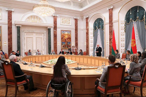 Лукашенко похвалил «зверский характер» Домрачевой и обратился к паралимпийцам: «Вы просто красавцы!»