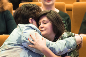 Нежные объятия на «Женщине года»