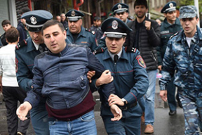 Полиция Еревана задержала более двух сотен протестующих. Видео