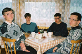 Как сложились судьбы героев мема «Сумасшедшая вечеринка ботанов»