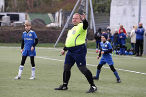 Люди в масках и с автоматами вывели из Дома футбола детского арбитра