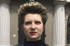 Лесбиянка вышла к зданию МВД с плакатом