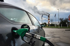Цены на бензин в Вильнюсе тоже выросли. Сколько он стоит у соседей?