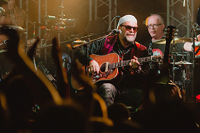 Гребенщиков поет матерную песню на международном экономическом форуме