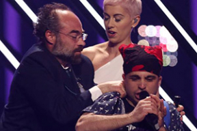 На «Евровидении» у британской певицы отобрали микрофон