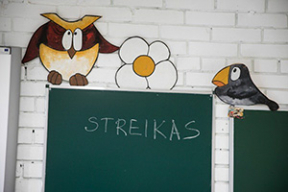 В Литве бастуют учителя и воспитатели. Что им не нравится?