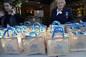 Подарки со свадьбы принца Гарри и Меган продают в интернете