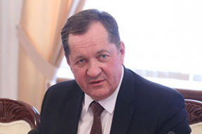 Замминистра транспорта и коммуникаций отправлен в отставку, хотя кресло качалось под министром