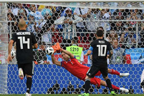 Хорваты взяли на абордаж нигерийцев, а седьмой вал аргентинских атак разбился об исландскую крепость