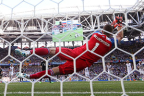 Вратарь, который прошел через многое в своей жизни, чтобы отразить пенальти от Месси