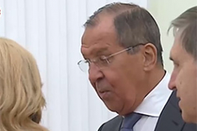 Как российский министр иностранных дел смотрел на бюст президента Хорватии. Видеофакт