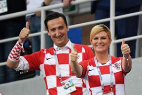 Президент Хорватии посетила матч с датчанами как обычная болельщица. Фотофакт