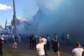 Фанаты «Зенита» захватили Минск: дым, взрывы и ОМОН в стороне