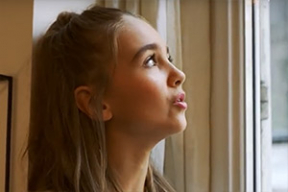 Француженка представила песню, которую споет в Минске на детском «Евровидении»