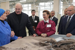 Европа отказывается от натуральных шкурок, зато Лукашенко – в мехах