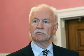 Куда пропал главный боксер страны?