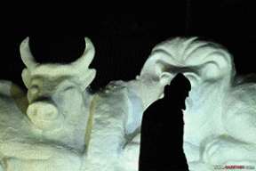 Как белорусы в Лысой горе в прорубь ныряли