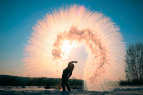 Кипятком на морозе – новый флешмоб с соцсетях