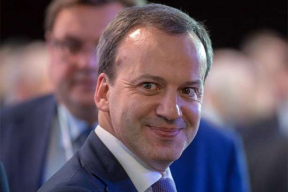 Как российский топ-чиновник, наезжавший на Беларусь, пьет и поет в самолете