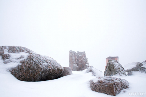 Фото дня. Руины замка в Новогрудке в морозном тумане