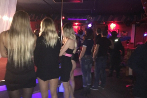 В Минске при участии ОМОНа задержали директора стриптиз-клуба