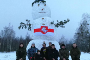 Парнями, слепившими пятиметрового снеговика с «Погоней», заинтересовалась милиция