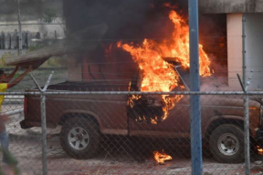 Сожженные машины и стрельба по протестующим. Что происходит в Венесуэле