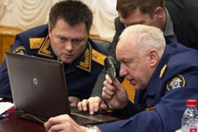 Глава СК России использовал лупу, чтобы увеличить фото на ноутбуке