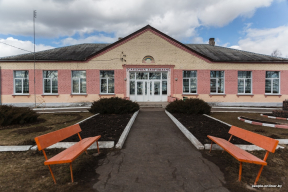 Репортаж из деревни, где директора школы подозревают в сексуальном насилии над несовершеннолетними