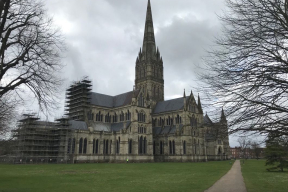 «Кажется, скоро переименуют в собор святого Владимира Владимировича». Репортаж о жизни «солсберецких»