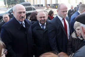 «Денег нет, но вы держитесь», или Как Лукашенко с народом общался