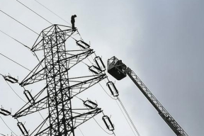 Во Вроцлаве мужчина забрался на ЛЭП, пришлось отключать электричество в городе