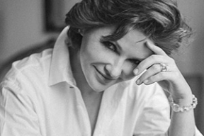 Экс-жена Пескова отвечает на вопрос: «Почему русским мужчинам достались русские женщины?»