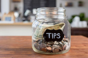 Кому и сколько оставлять на чай