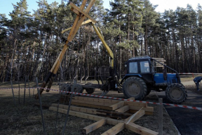 В Куропатах снесли кресты