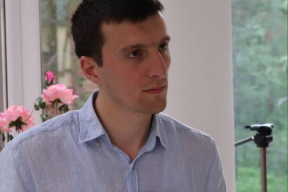 «Ничего не ест, нет теплой одежды, сидит с вьетнамцами». Блогера из Ингушетии высылают из Беларуси